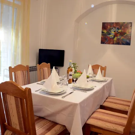 Dvosoban U Centru Grada Lägenhet
