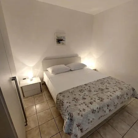 Dvosoban U Centru Grada Lägenhet Biograd Na Moru